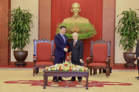 Монгол Улсын Ерөнхийлөгч У.Хүрэлсүх  Вьетнамын Коммунист Намын Ерөнхий нарийн бичгийн дарга Нгуен Фу Чонг-той уулзав