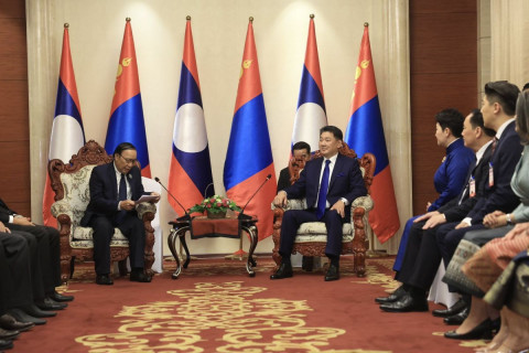 Монгол Улсын Ерөнхийлөгч У.Хүрэлсүх Лаос, Монголын найрамдлын нийгэмлэгийн гишүүдийг хүлээн авч уулзлаа