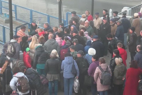Оросын эрх баригчид Херсон хотоос яаралтай дүрвэхийг оршин суугчдад тушаажээ