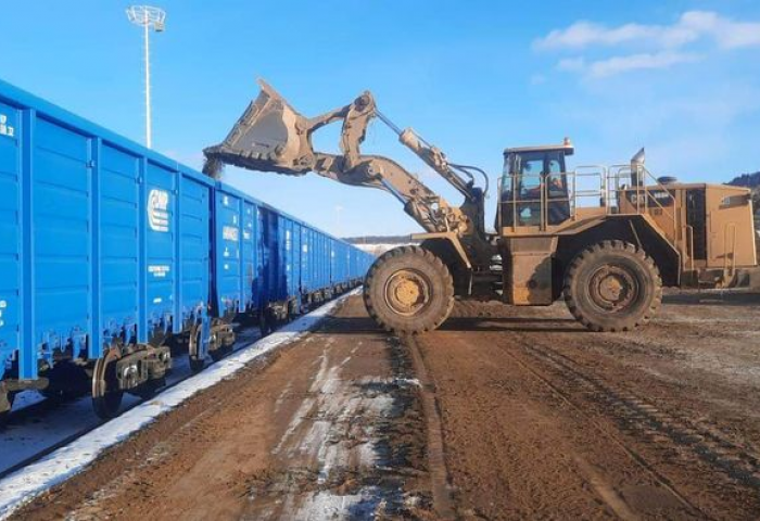 ДАРХАНЫ ТӨМӨРЛӨГИЙН ҮЙЛДВЭР ТӨХК НЭГ ЖИЛ ЗОГССОН ЭКСПОРТОО  ДАХИН ЭХЛҮҮЛЛЭЭ