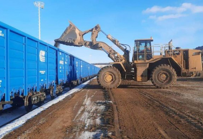 ДАРХАНЫ ТӨМӨРЛӨГИЙН ҮЙЛДВЭР ТӨХК НЭГ ЖИЛ ЗОГССОН ЭКСПОРТОО ДАХИН ЭХЛҮҮЛЛЭЭ