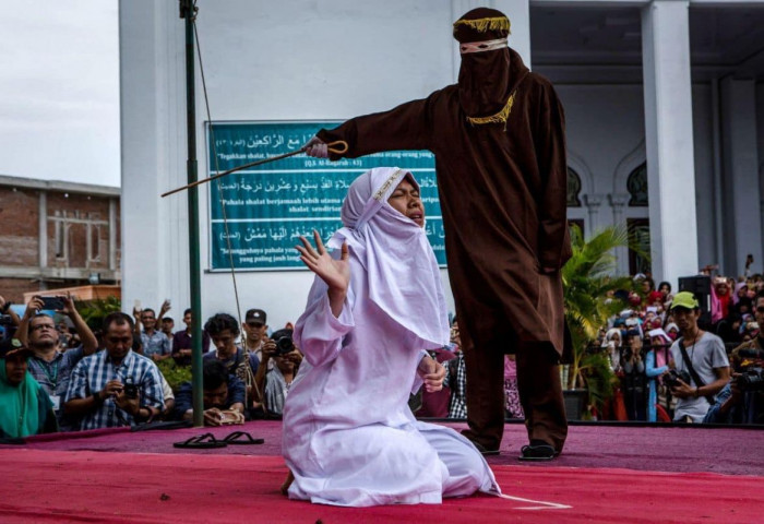 Индонез улс гэр бүлээс гадуур бэлгийн харилцааг хориглох хууль батлах гэж байна