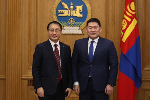Монгол Улсын Ерөнхий сайд Л.Оюун-Эрдэнийн урилгаар БНСУ-ын Кореа Телеком (KT) группийн Ерөнхийлөгч ноён Гү Хён Мо тэргүүтэй төлөөлөгчид 2023 оны 1 дүгээр сарын 25-27-ны өдрүүдэд Улаанбаатар хотноо ажиллаж байна.