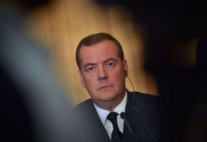 Крымд халдвал Украиныг бүхэлд нь галд шатаахыг Медведев анхааруулав