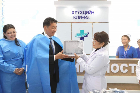 Монгол Улсын Ерөнхийлөгч Ховд аймгийн Баруун бүсийн оношилгоо, эмчилгээний төвд ажиллалаа