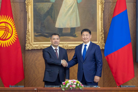 Монгол Улсын Ерөнхийлөгч У.Хүрэлсүх, Бүгд Найрамдах Киргиз Улсын Ерөнхийлөгч С.Н.Жапаровтай албан ёсны хэлэлцээ хийв