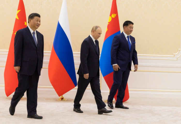 Үндэсний их баяр наадмыг тохиолдуулан Монгол Улсын Ерөнхийлөгч У.Хүрэлсүхэд Оросын Холбооны Улсын Ерөнхийлөгч В.В.Путин, БНХАУ-ын дарга Ши ЖиньПин нар баярын мэндчилгээ ирүүлэв.